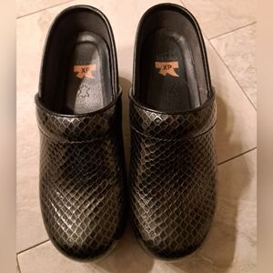 Dansko XP grey snake skin size 38